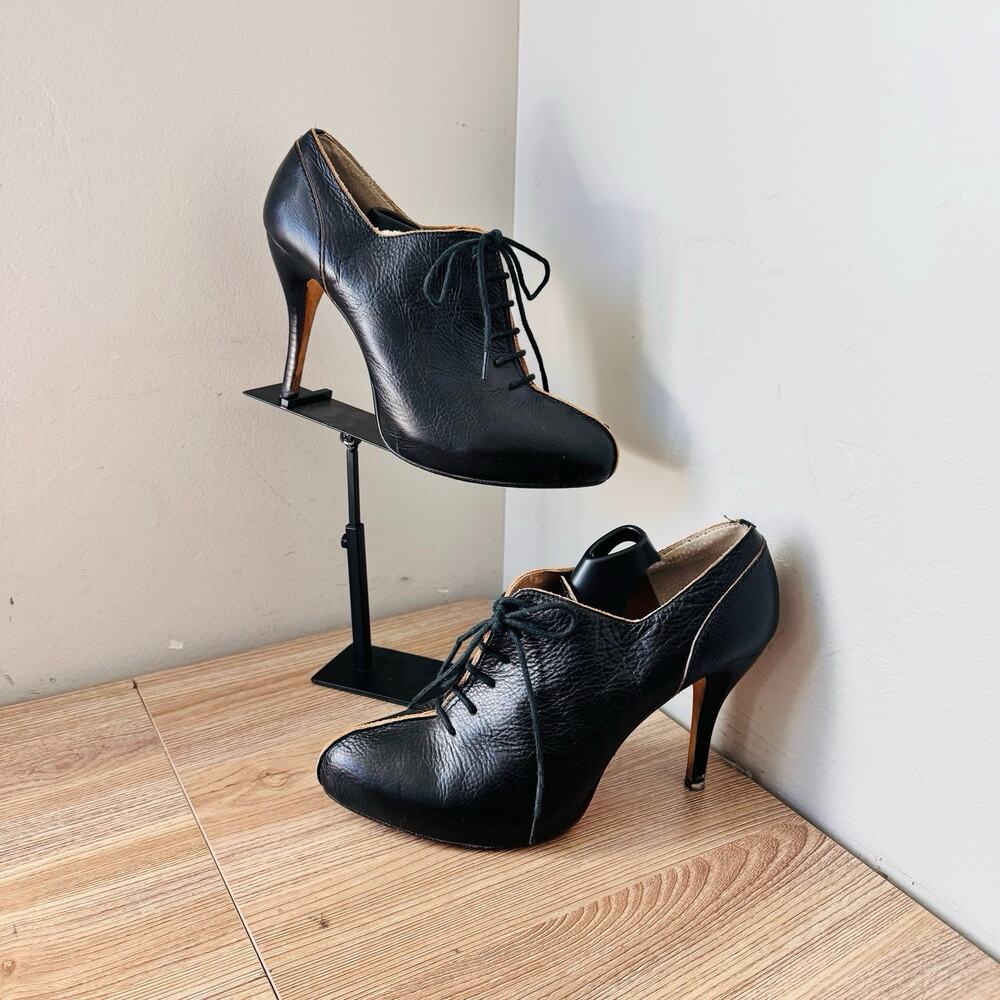 Max Studio Zanzibar Black Leather Lace-Up Bootie Women’s Size 10